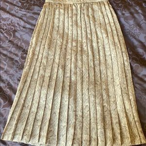 Pleated patterned cream color skirt back zipper